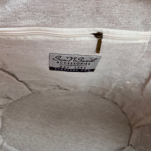 Sun N’ Sand summer beach women tote with shells - Picture 2 of 3